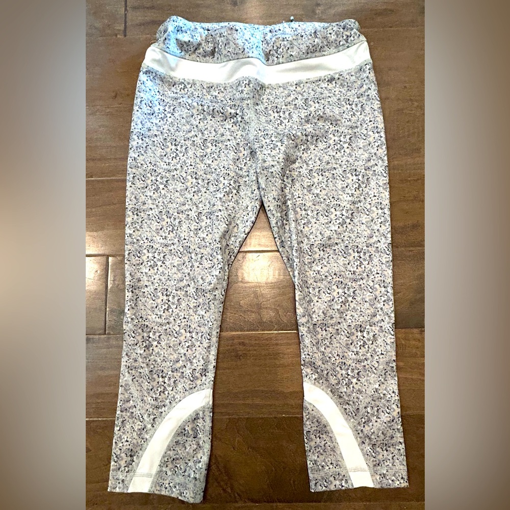 Lululemon Cropped Leggings - Gray and White